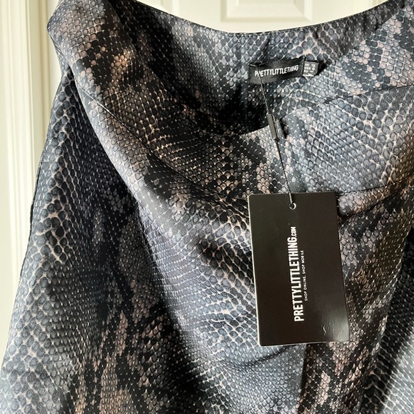 PRETTY LITTLE THING GREY SNAKESKIN PRINT MINI SKIRT - Picture 3 of 3